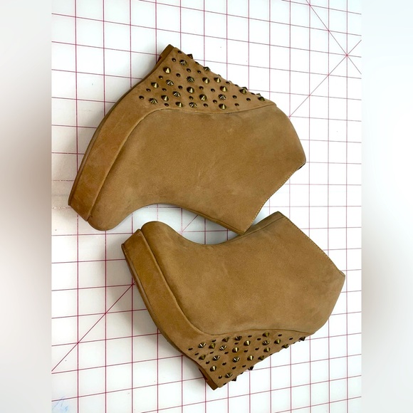 Womens camel color booties size 6 - Picture 1 of 6